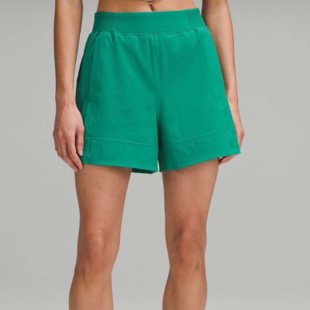 Lululemon Stretch Woven Relaxed-Fit High-Rise Short 4"